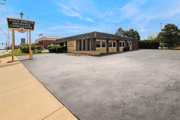 41 W Roosevelt Rd, Villa Park, IL 60181